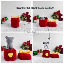 โหลดรูปภาพลงในเครื่องมือใช้ดูของ Gallery Christmas gift box husky reversible amigurumi crochet doll pattern
