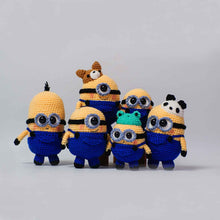 โหลดรูปภาพลงในเครื่องมือใช้ดูของ Gallery cute minion crochet pattern