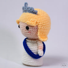 Load image into Gallery viewer, amigurumi doll pattern queen elisabeth II