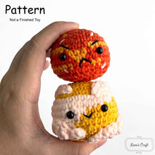 Cargar imagen en el visor de la galería, Venus and Mars planet amigurumi crochet dolls held in a hand against a white background, showcasing the finished digital PDF pattern.

