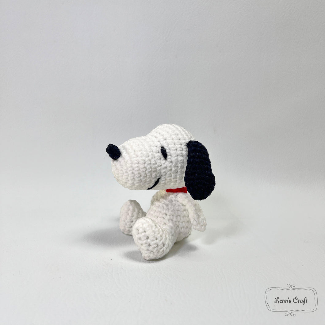 Snoopy crochet amigurumi keychain plush
