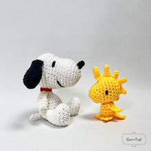 Cargar imagen en el visor de la galería, Snoopy and woodstock crochet amigurumi keychain plushie
